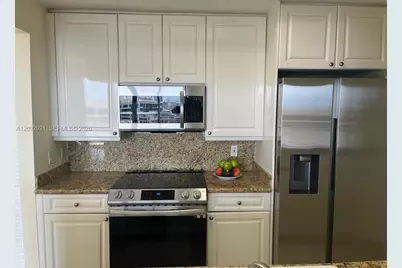 848 Brickell Key Dr #2303, Miami, FL 33131 - Photo 10
