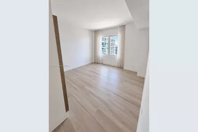 2301 Collins Ave #1019, Miami Beach, FL 33139 - Photo 8
