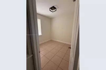 372 SW 2nd St #-, Florida City, FL 33034 - Photo 2