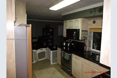 9470 NW 24th St, Sunrise, FL 33322 - Photo 10