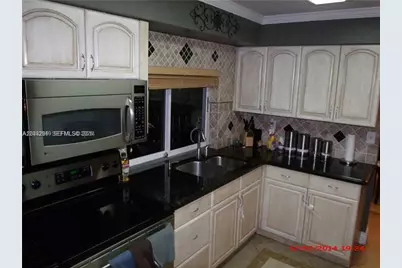 9470 NW 24th St, Sunrise, FL 33322 - Photo 12