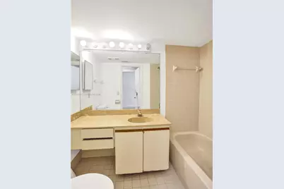 105 Liberty Ct, Deerfield Beach, FL 33442 - Photo 8