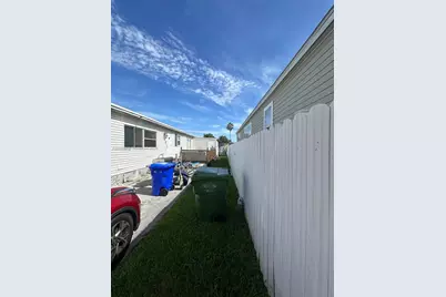 21551 NW 3rd Pl, Pembroke Pines, FL 33029 - Photo 2
