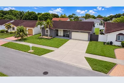 18046 SW 154th Pl, Miami, FL 33187 - Photo 2