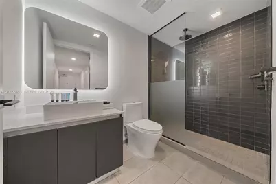 227 NE 2nd St #1911, Miami, FL 33132 - Photo 10