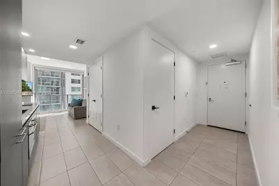 227 NE 2nd St #1911, Miami, FL 33132 - Photo 8