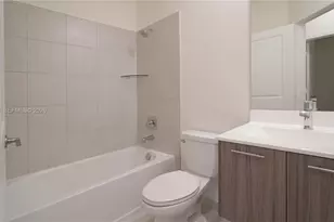 10270 NW 66th St, Doral, FL 33178 - Photo 24