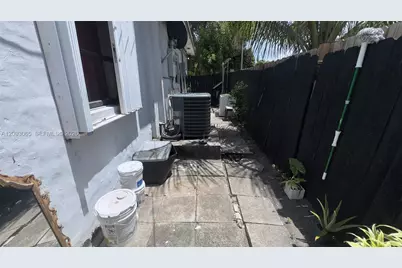 551 NE 159th St, Miami, FL 33162 - Photo 4