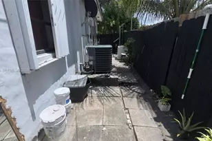 551 NE 159th St, Miami, FL 33162 - Photo 4