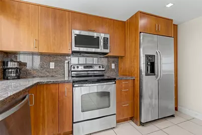 [Address not provided], Hallandale Beach, FL 33009 - Photo 18