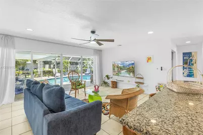 809 SE 14th Dr, Deerfield Beach, FL 33441 - Photo 2