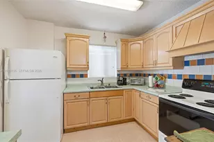 135 SW 27th Rd, Miami, FL 33129 - Photo 12