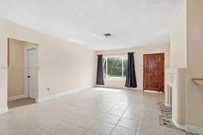135 SW 27th Rd, Miami, FL 33129 - Photo 8