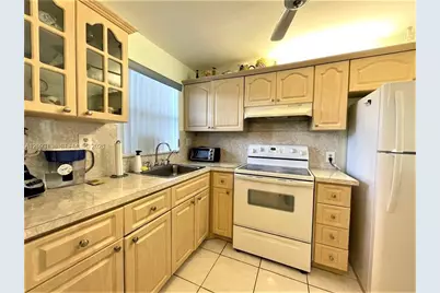9900 Sunrise Lakes Blvd #210, Sunrise, FL 33322 - Photo 4
