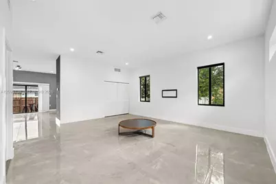 808 NW 5th Ter, Hallandale Beach, FL 33009 - Photo 4