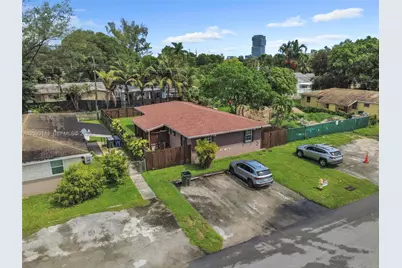 401 SW 4th Ter, Hallandale Beach, FL 33009 - Photo 4