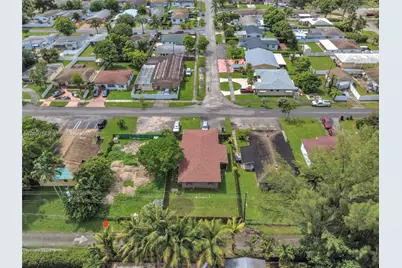 401 SW 4th Ter, Hallandale Beach, FL 33009 - Photo 2