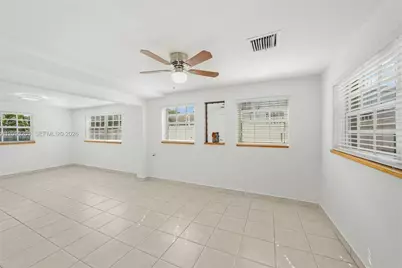1250 W 34th St, Hialeah, FL 33012 - Photo 10