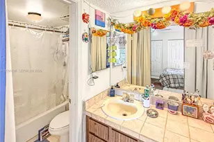 9926 Twin Lakes Dr, Coral Springs, FL 33071 - Photo 8