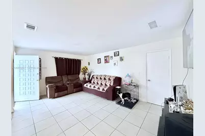 1284 W 44th Pl #1, Hialeah, FL 33012 - Photo 6