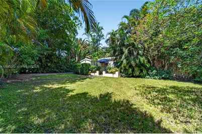 1103 NE 118th St, Biscayne Park, FL 33161 - Photo 12