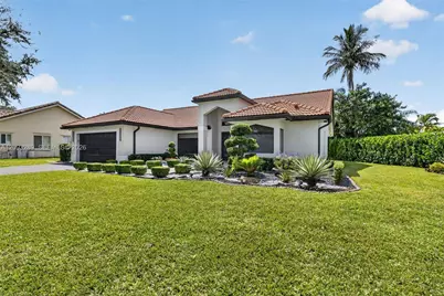 981 SW 126th Way, Davie, FL 33325 - Photo 2