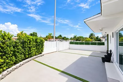 798 W 31st St, Hialeah, FL 33012 - Photo 2