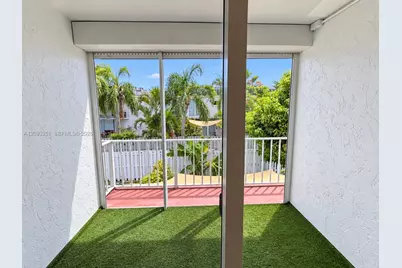 712 NE 26th Ave, Hallandale Beach, FL 33009 - Photo 6