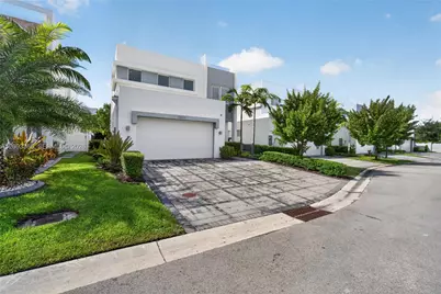 10370 NW 67th Ter, Doral, FL 33178 - Photo 4