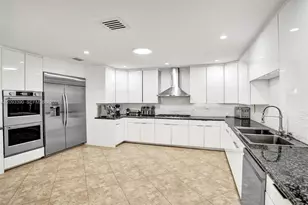 20100 NE 20th Ct, Miami, FL 33179 - Photo 16
