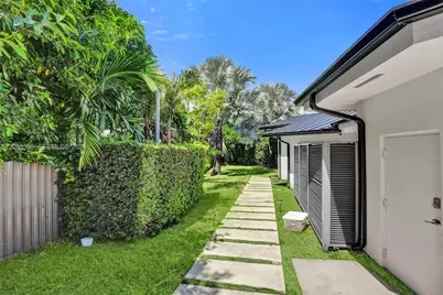 20100 NE 20th Ct, Miami, FL 33179 - Photo 30