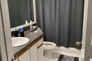 18342 NW 68th Ave, Hialeah, FL 33015 - Photo 8