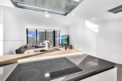 1000 Brickell Plz #3112, Miami, FL 33131 - Photo 4