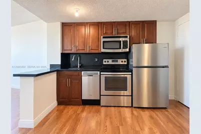 801 Brickell Bay Dr #769, Miami, FL 33131 - Photo 4