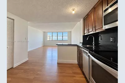 801 Brickell Bay Dr #769, Miami, FL 33131 - Photo 2
