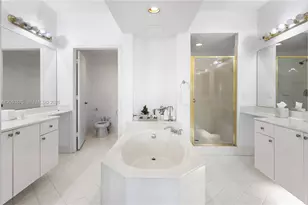 10770 NW 66th St, Doral, FL 33178 - Photo 18