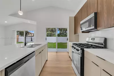 16 Gables Blvd, Weston, FL 33326 - Photo 8