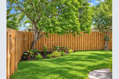 340 SE 3rd St, Deerfield Beach, FL 33441 - Photo 18