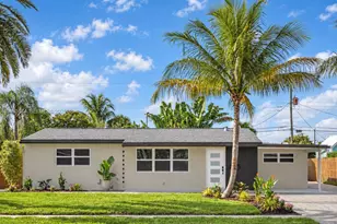 340 SE 3rd St, Deerfield Beach, FL 33441 - Photo 1