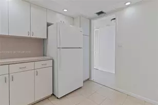 5701 Collins Ave, Miami Beach, FL 33140 - Photo 30