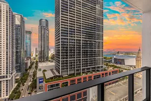 121 NE 5th St, Miami, FL 33132 - Photo 2