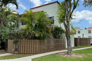 10307 NW 9th St Cir, Miami, FL 33172 - Photo 2