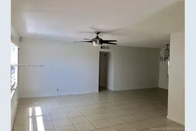 121 Golden Isles Dr #407, Hallandale Beach, FL 33009 - Photo 8
