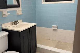 861 W 32nd St, Hialeah, FL 33012 - Photo 10