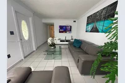 961 W 37th Ter #30, Hialeah, FL 33012 - Photo 2