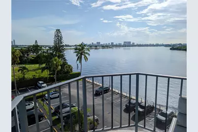 11930 N Bayshore Dr #502, North Miami, FL 33181 - Photo 2