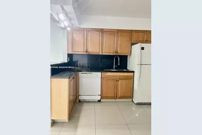 310 SW 10th Ter, Hallandale Beach, FL 33009 - Photo 1