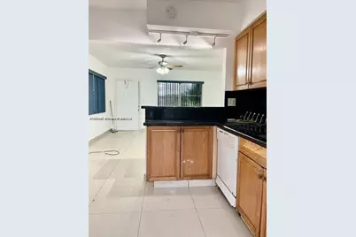 310 SW 10th Ter, Hallandale Beach, FL 33009 - Photo 2