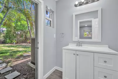 609 N 46th Ave, Hollywood, FL 33021 - Photo 14