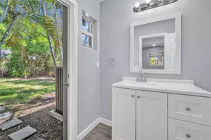 609 N 46th Ave, Hollywood, FL 33021 - Photo 14